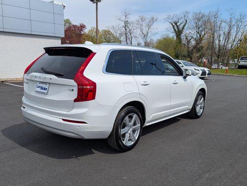 2022 Volvo XC90 T5 Momentum