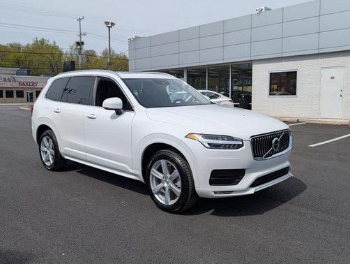 2022 Volvo XC90 T5 Momentum