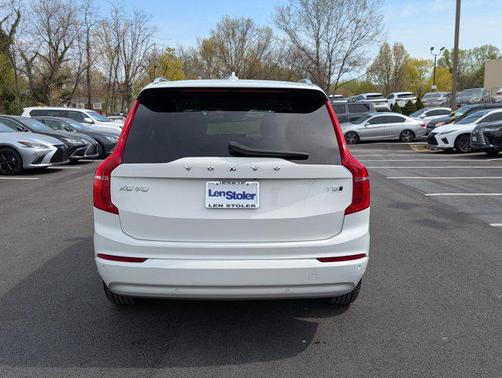 2022 Volvo XC90 T5 Momentum