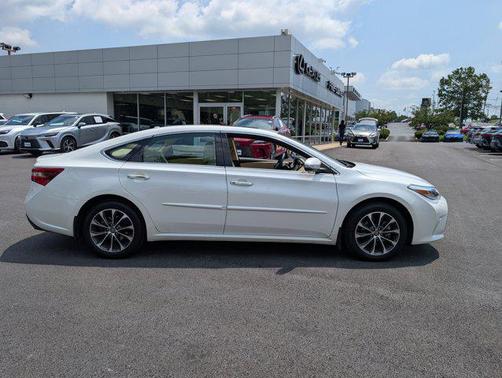 2018 Toyota Avalon XLE