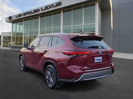 2022 Toyota Highlander Hybrid Platinum