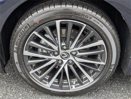 2025 Lexus ES 300h Base