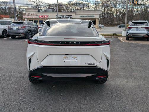 2023 Lexus RZ 450e Luxury