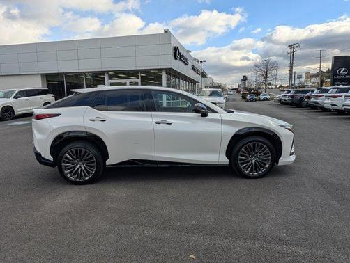 2023 Lexus RZ 450e Luxury