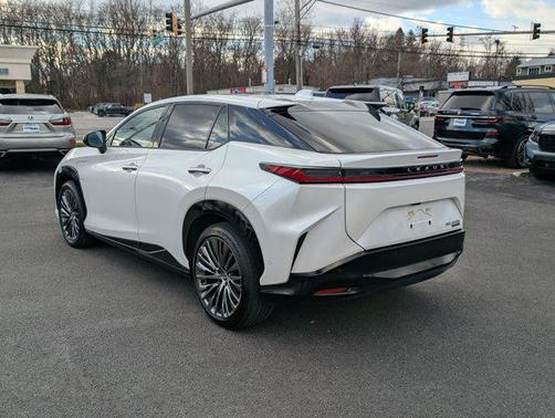 2023 Lexus RZ 450e Luxury