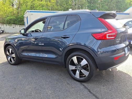 2022 Volvo XC40 Momentum