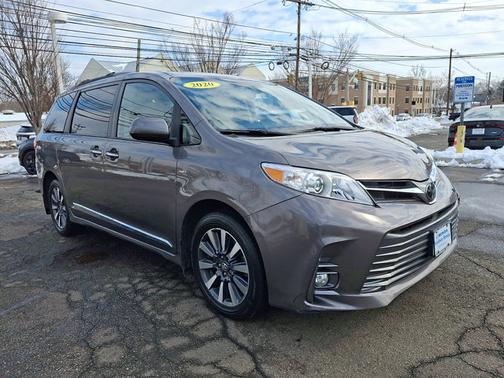 2020 Toyota Sienna XLE