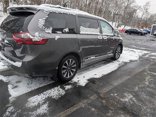 2020 Toyota Sienna XLE