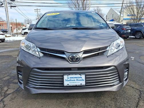 2020 Toyota Sienna XLE