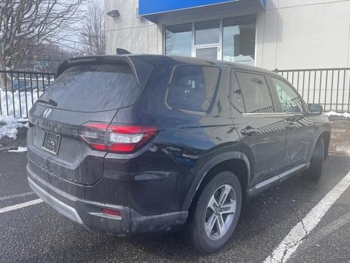 2023 Honda Pilot EX-L 8 Passenger