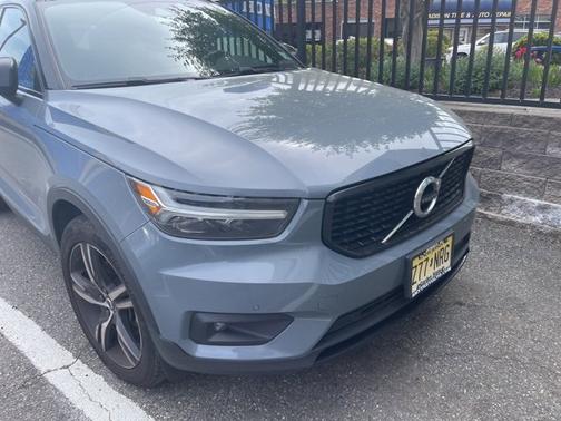 2021 Volvo XC40 R-Design