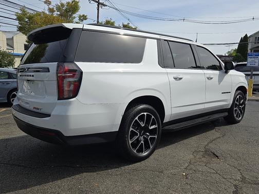 2023 Chevrolet Suburban RST