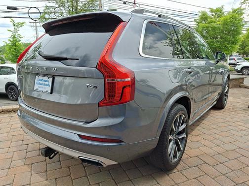 2016 Volvo XC90 T6 Momentum