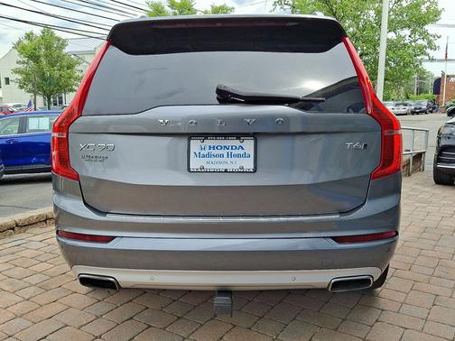 2016 Volvo XC90 T6 Momentum