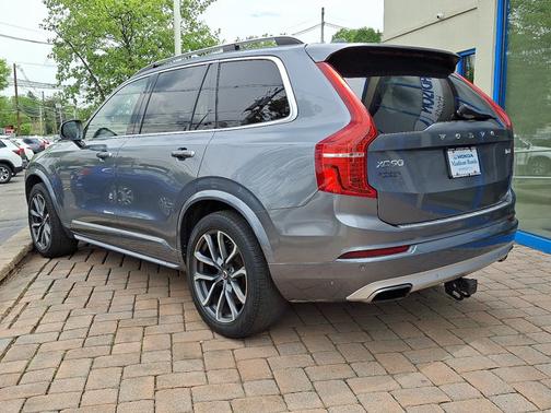 2016 Volvo XC90 T6 Momentum