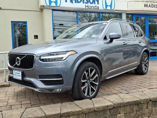 2016 Volvo XC90 T6 Momentum