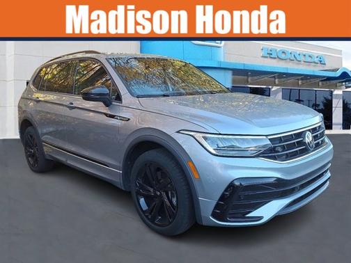 2023 Volkswagen Tiguan SE R-Line Black