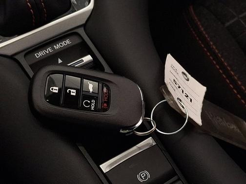 Platinum White Pearl 2026 Honda HR-V Sport