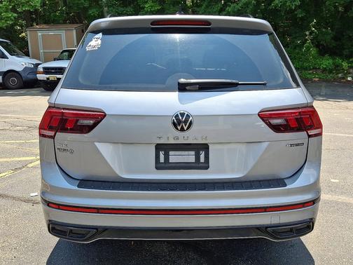2022 Volkswagen Tiguan SE R-Line Black