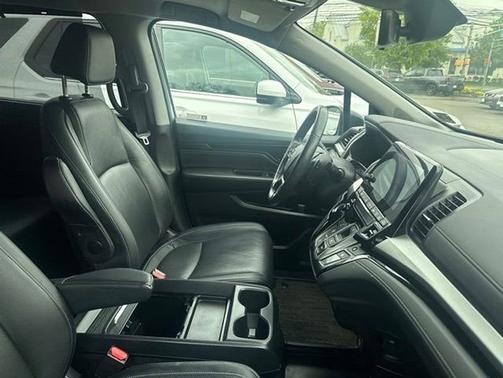 Sonic Gray Pearl 2023 Honda Odyssey Touring