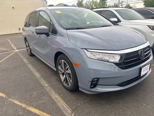 Sonic Gray Pearl 2023 Honda Odyssey Touring