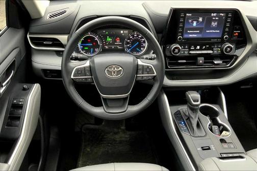 2022 Toyota Highlander Hybrid XLE