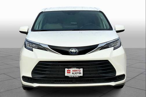 2022 Toyota Sienna LE