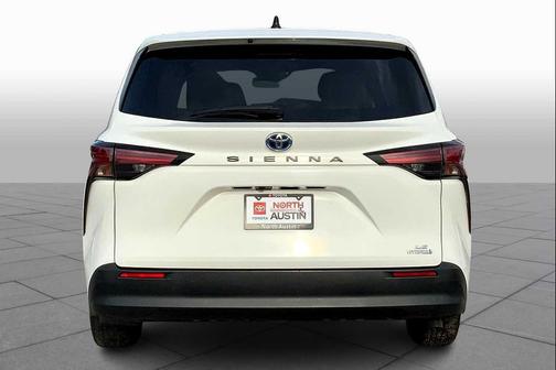 2022 Toyota Sienna LE