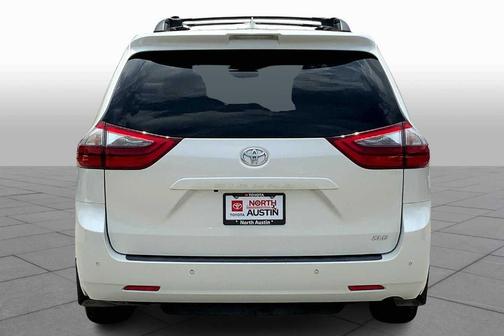 2020 Toyota Sienna XLE Premium