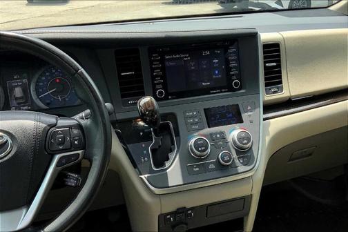 2020 Toyota Sienna XLE Premium