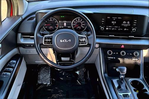 2024 Kia Carnival LX