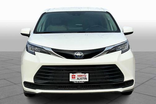 2022 Toyota Sienna LE