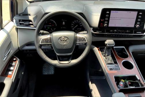 2024 Toyota Sienna XLE