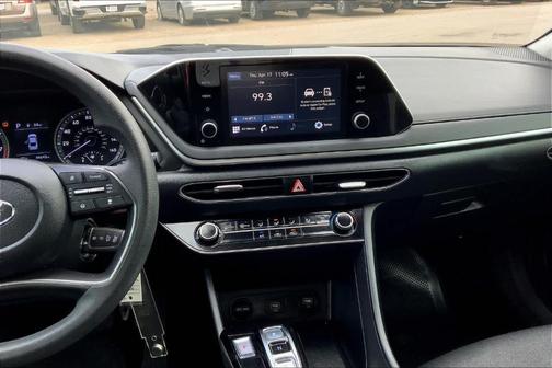 2022 Hyundai SONATA SE