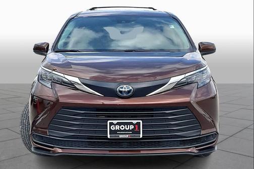 2024 Toyota Sienna LE