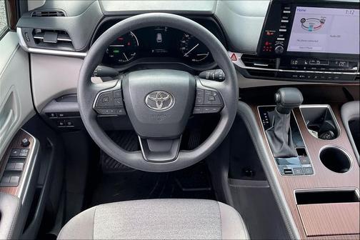 2024 Toyota Sienna LE