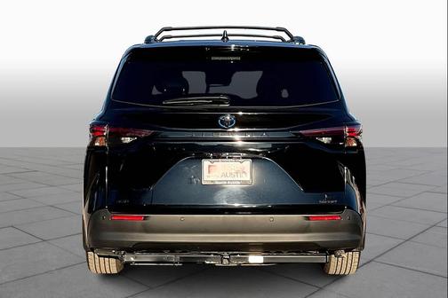Midnight Black Metallic 2024 Toyota Sienna Woodland Edition
