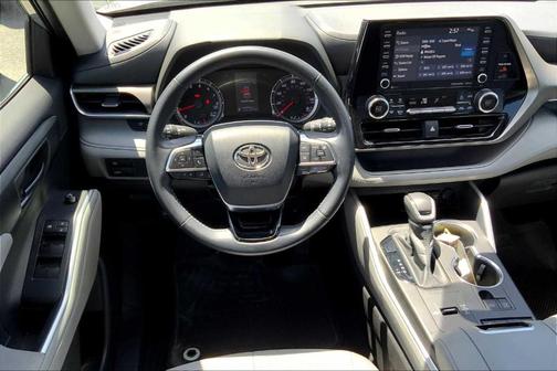 2020 Toyota Highlander LE