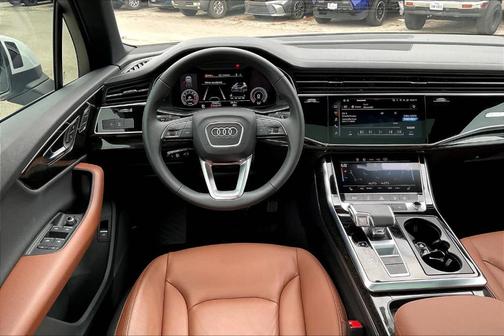 2023 Audi Q7 45 Premium