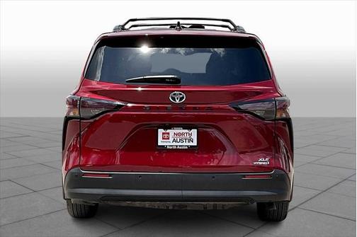 2024 Toyota Sienna XLE 8 Passenger