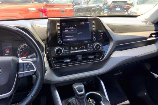 2022 Toyota Highlander LE