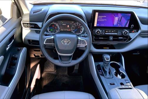 2024 Toyota Highlander Hybrid XLE