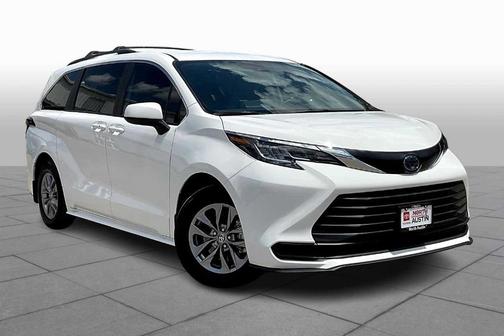 2023 Toyota Sienna LE