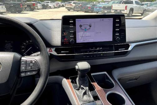 2023 Toyota Sienna LE