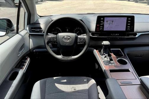 2023 Toyota Sienna LE