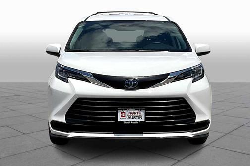 2023 Toyota Sienna LE