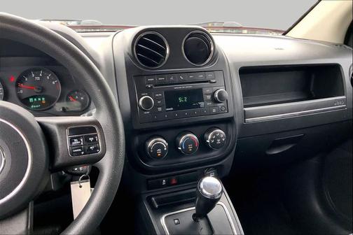 Bright Silver Metallic Clearcoat 2012 Jeep Compass Sport