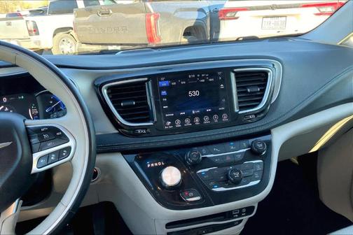 2017 Chrysler Pacifica Hybrid Platinum