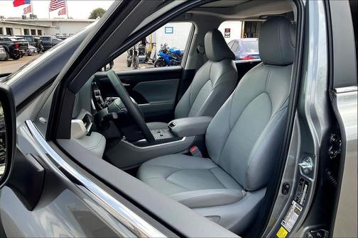 2025 Toyota Highlander XLE