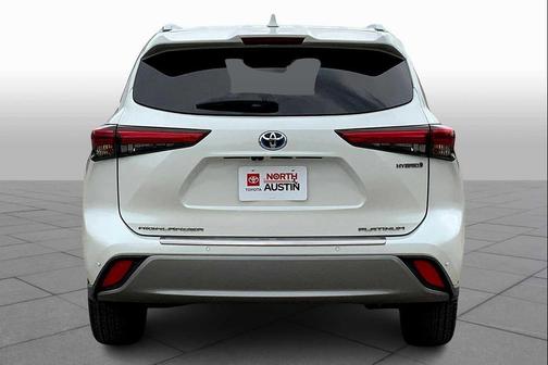 2022 Toyota Highlander Hybrid Platinum